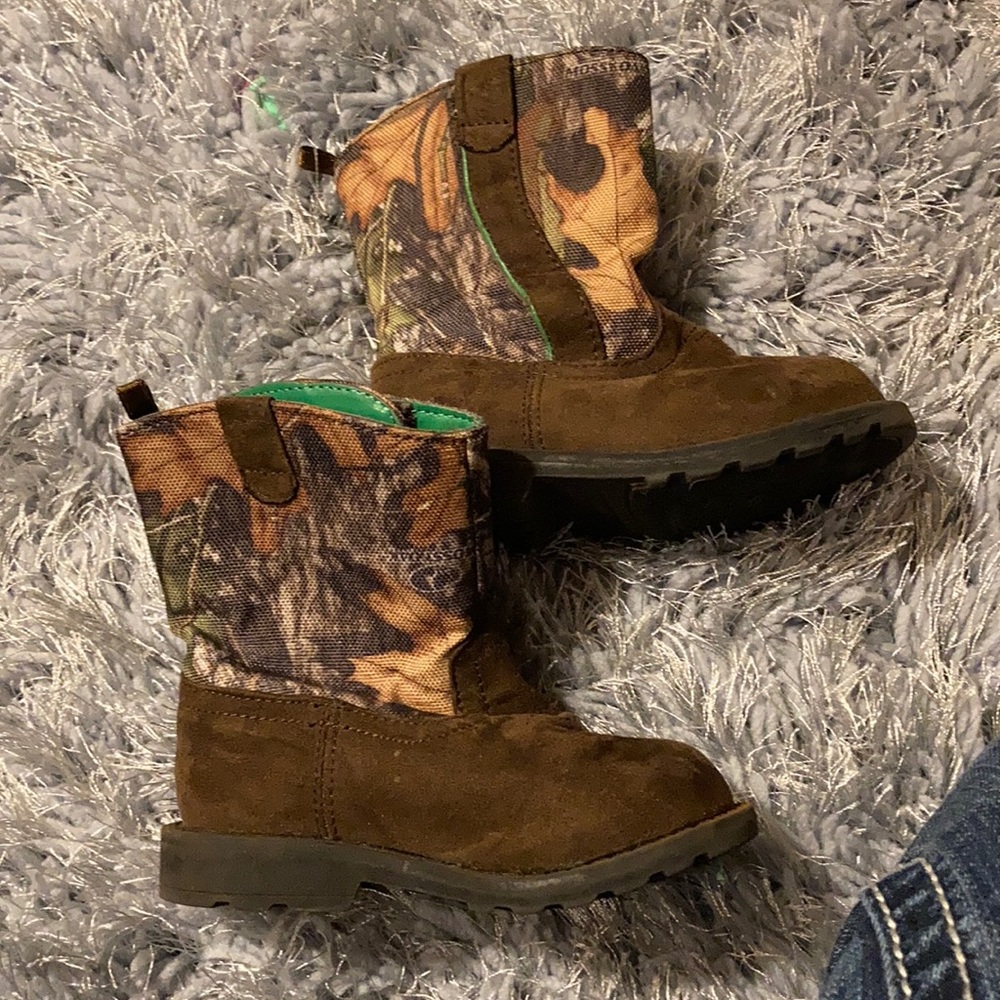 Kids camo  boots